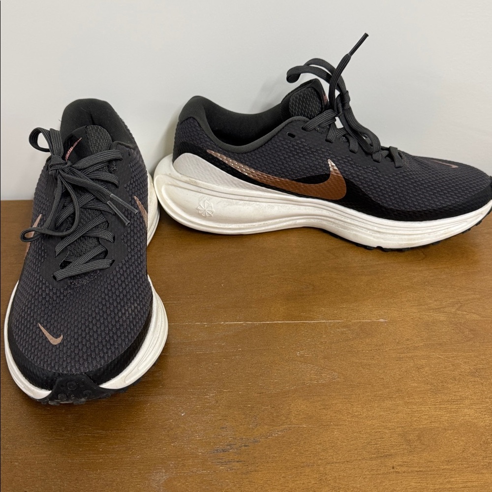 Nike Black and Pink Copper Run Swift 3 Athletic Shoes
